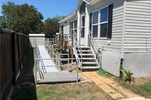 302 Antioch St, Yoakum, TX 77995 - Photo 2