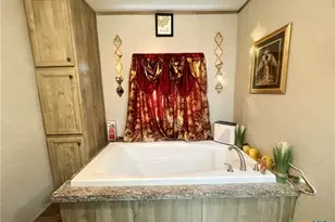 302 Antioch St, Yoakum, TX 77995 - Photo 16