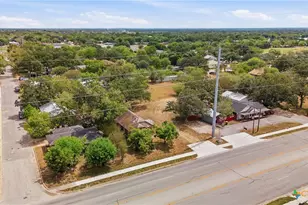 1602 Water (Us Hwy 183 Bypass) St, Gonzales, TX 78629 - Photo 16