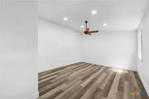 1524 E Avenue B, Temple, TX 76501 - Photo 14