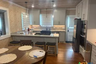 213 W Broadway St, Cuero, TX 77954 - Photo 6