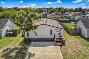 811 E Mesquite Ln, Victoria, TX 77901 - Photo 4
