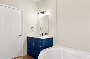 811 E Mesquite Ln, Victoria, TX 77901 - Photo 20