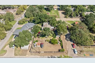 905 E 12th Street, Cameron, TX 76520 - Photo 42