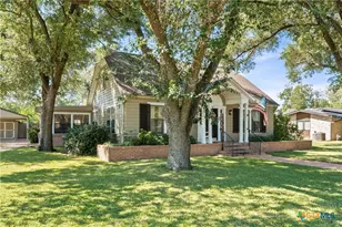 905 E 12th St, Cameron, TX 76520 - Photo 2