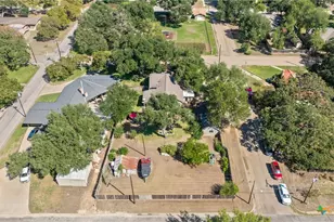 905 E 12th St, Cameron, TX 76520 - Photo 40