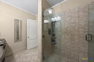 905 E 12th St, Cameron, TX 76520 - Photo 22