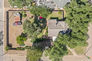 905 E 12th St, Cameron, TX 76520 - Photo 44