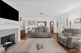 905 E 12th St, Cameron, TX 76520 - Photo 6