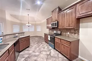 2213 Garden Gate Cir, New Braunfels, TX 78130 - Photo 6