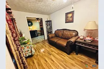 735 San Antonio Avenue, Seguin, TX 78155 - Photo 6