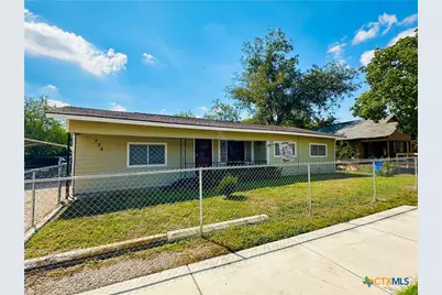 735 San Antonio Avenue, Seguin, TX 78155 - Photo 2