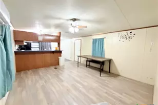 204 Hope St, Yoakum, TX 77995 - Photo 8