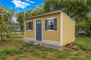 204 Hope St, Yoakum, TX 77995 - Photo 2