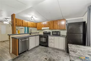 204 Hope St, Yoakum, TX 77995 - Photo 4