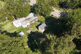 204 Hope St, Yoakum, TX 77995 - Photo 28