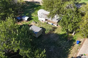 204 Hope St, Yoakum, TX 77995 - Photo 26