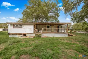 204 Hope St, Yoakum, TX 77995 - Photo 16