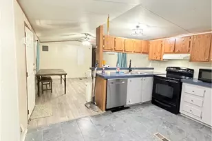 204 Hope St, Yoakum, TX 77995 - Photo 4
