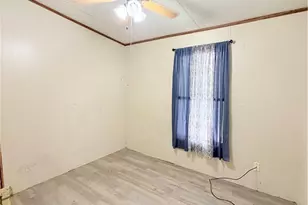 204 Hope St, Yoakum, TX 77995 - Photo 10