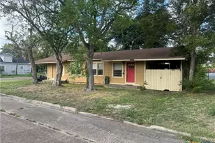 901 N Cameron St, Victoria, TX 77901 - Photo 1