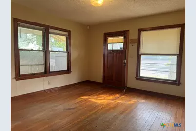 901 N Cameron Street, Victoria, TX 77901 - Photo 4