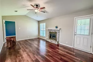 7 Branding Iron Dr, Morgans Point Resort, TX 76513 - Photo 2