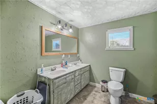 206 Alonzo St, Cuero, TX 77954 - Photo 16