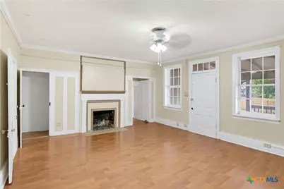221 W Washington Street, Seguin, TX 78155 - Photo 22