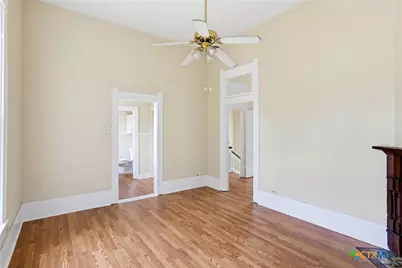 221 W Washington Street, Seguin, TX 78155 - Photo 20
