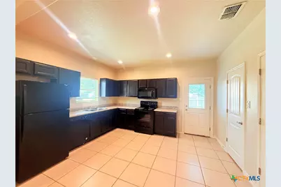 2311 Lincoln Street, Seguin, TX 78155 - Photo 4