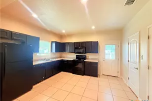 2311 Lincoln St, Seguin, TX 78155 - Photo 4