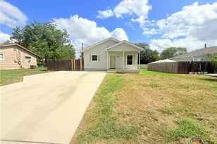 2311 Lincoln St, Seguin, TX 78155 - Photo 2