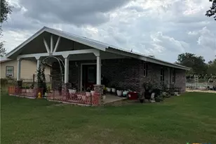 308 Nash St, Cuero, TX 77954 - Photo 2