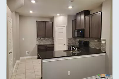 576 Valley Gdn, New Braunfels, TX 78130 - Photo 6