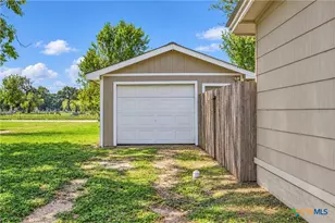 1231 N St Joseph St, Gonzales, TX 78629 - Photo 8