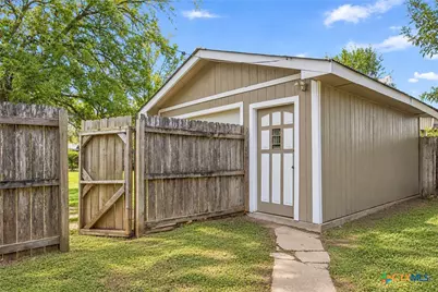 1231 N Saint Joseph Street, Gonzales, TX 78629 - Photo 6