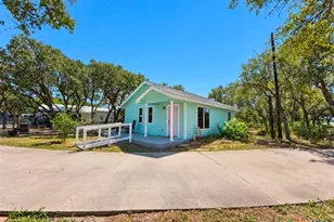 1534 San Antonio St, Rockport, TX 78382 - Photo 2