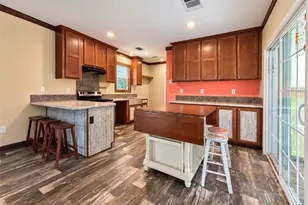 1534 San Antonio St, Rockport, TX 78382 - Photo 8