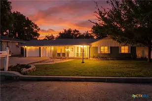 860 Oak Ln, New Braunfels, TX 78130 - Photo 1