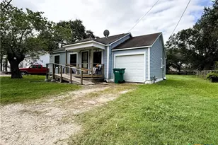 608 Hackberry, Ganado, TX 77967 - Photo 2