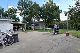 939 Pine Dr, Caldwell, TX 77836 - Photo 20