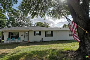 939 Pine Dr, Caldwell, TX 77836 - Photo 2