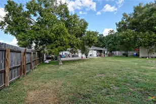 939 Pine Dr, Caldwell, TX 77836 - Photo 18