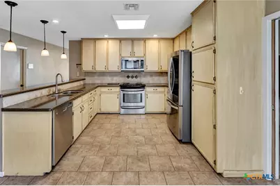 606 Santa Fe, Victoria, TX 77904 - Photo 4