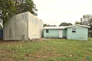 503 E Dallas Ave, Seadrift, TX 77983 - Photo 6