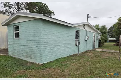 503 E Dallas Avenue, Seadrift, TX 77983 - Photo 4