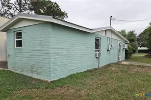 503 E Dallas Ave, Seadrift, TX 77983 - Photo 4
