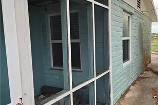 503 E Dallas Ave, Seadrift, TX 77983 - Photo 2