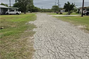 503 E Dallas Ave, Seadrift, TX 77983 - Photo 8